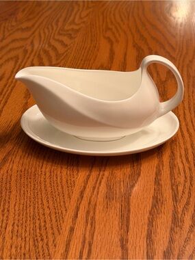 Wedgwood solar gravy boat and plate